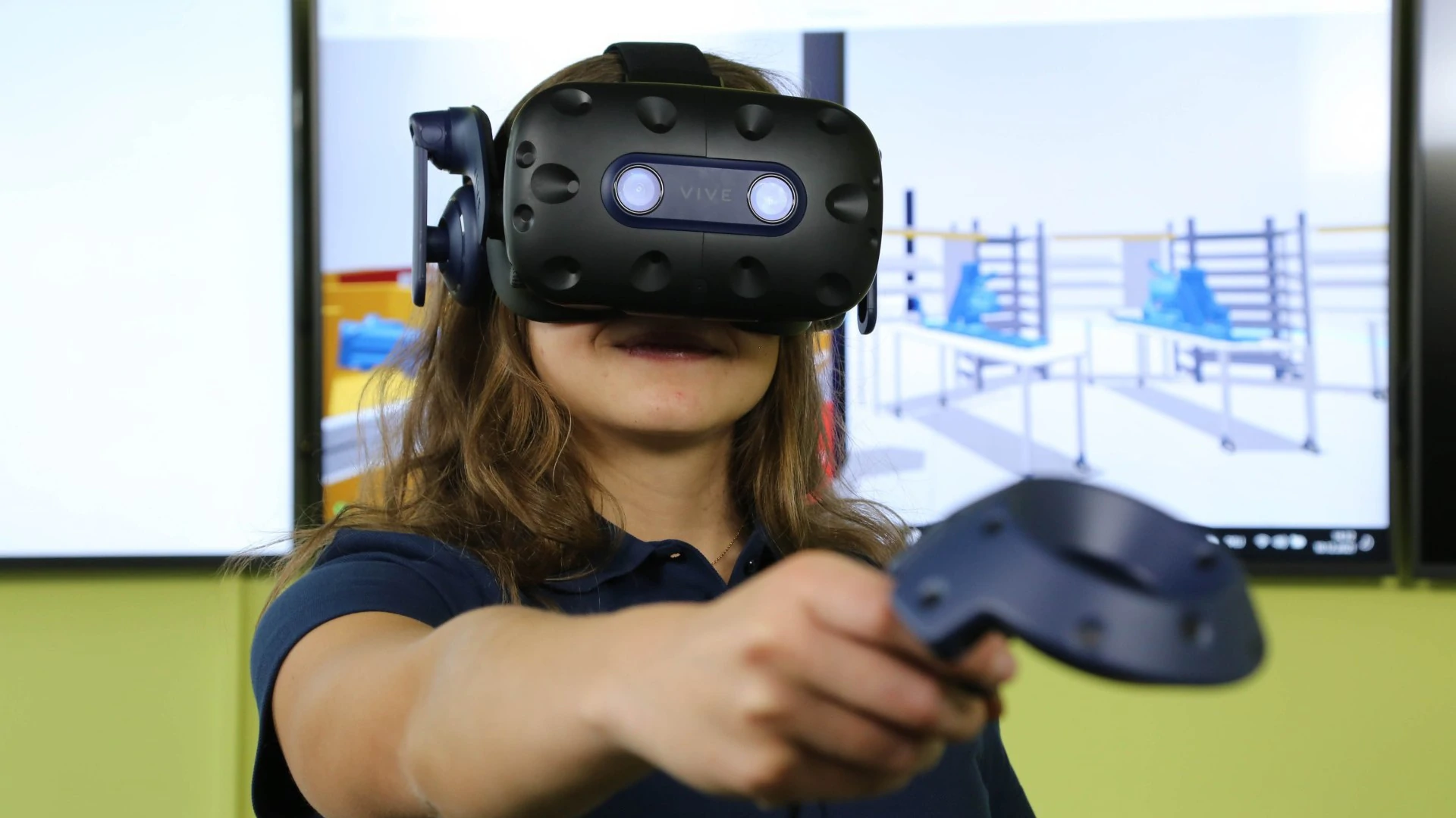 Smart technologies can be used not only in the operation of the smart factory, but also in its planning. We will introduce you to possibilities such as efficient layout planning with virtual reality.
