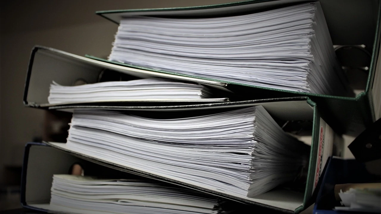 Ausgangslage: Manuelle Informationsaufnahme und Medienbr&uuml;che f&uuml;hren zu ineffizienten Montageprozessen.